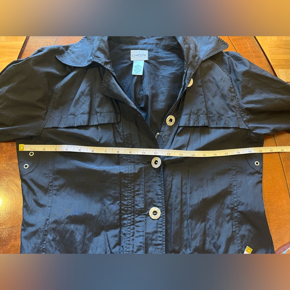 Chico’s black long raincoat/ windbreaker/ trench coat. Silver-tone buttons. Sz M - Picture 8 of 10